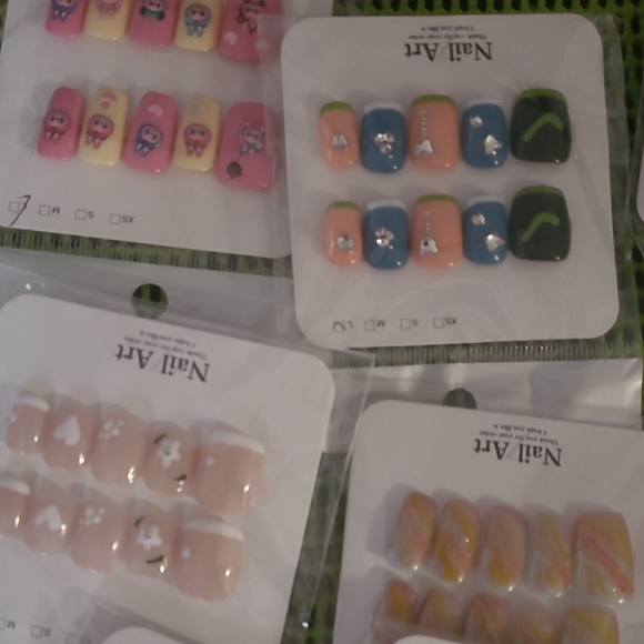 Colorful Press-On Nails Set - Picture 2 of 11